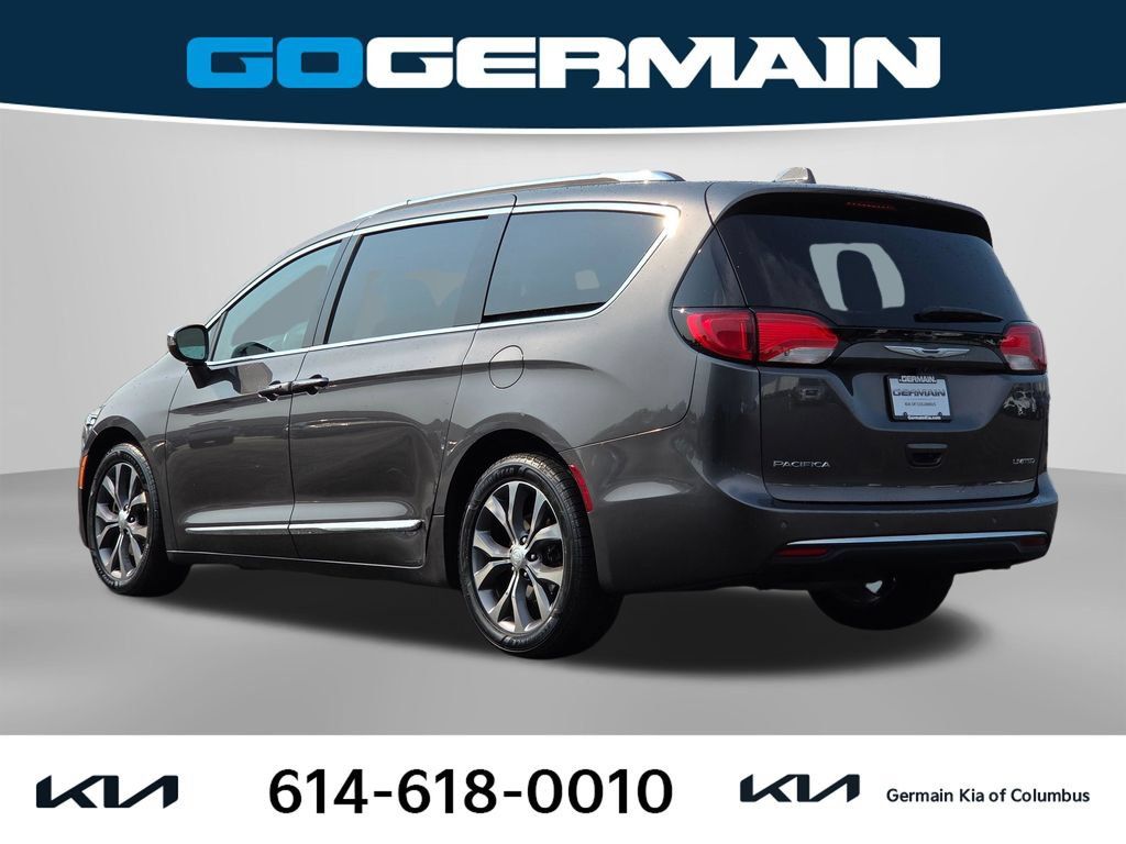 Used 2017 Chrysler Pacifica Limited w/ UConnect Theater Package FWD image 10