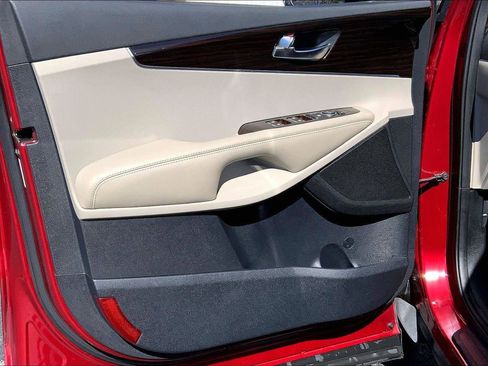 Used 2019 Kia Sorento LX image 19
