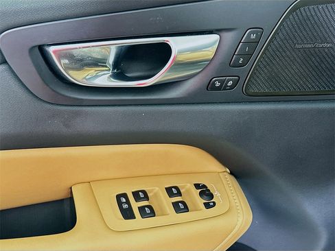 Used 2023 Volvo XC60 B5 Ultimate w/ Climate Package image 21