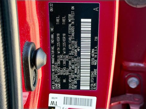 Used 2022 Toyota Highlander XLE image 42