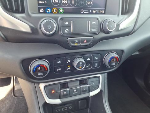 Used 2022 GMC Terrain SLT AWD/4WD image 17