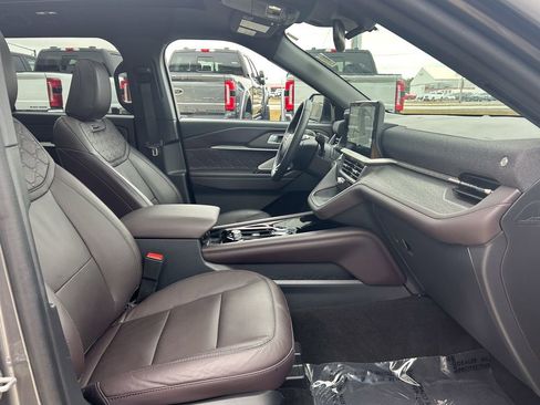 Used 2025 Ford Explorer Platinum w/ LUX Leather Package image 21