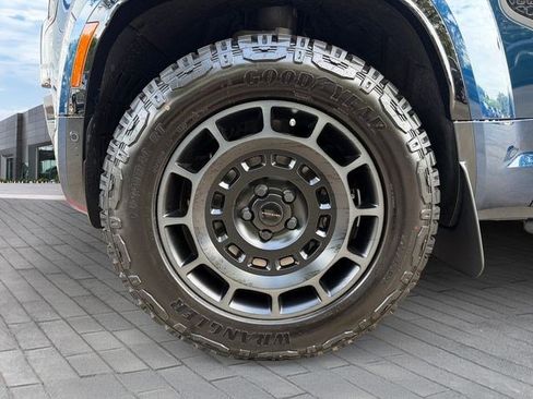 New 2026 Land Rover Defender 110 OCTA AWD/4WD image 9