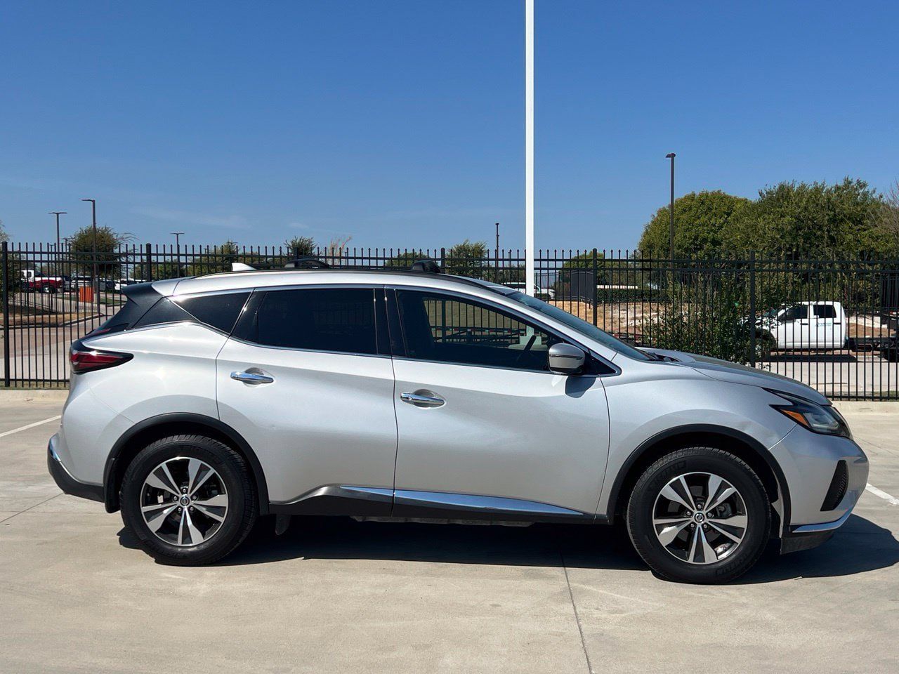 Used 2019 Nissan Murano SV FWD image 3