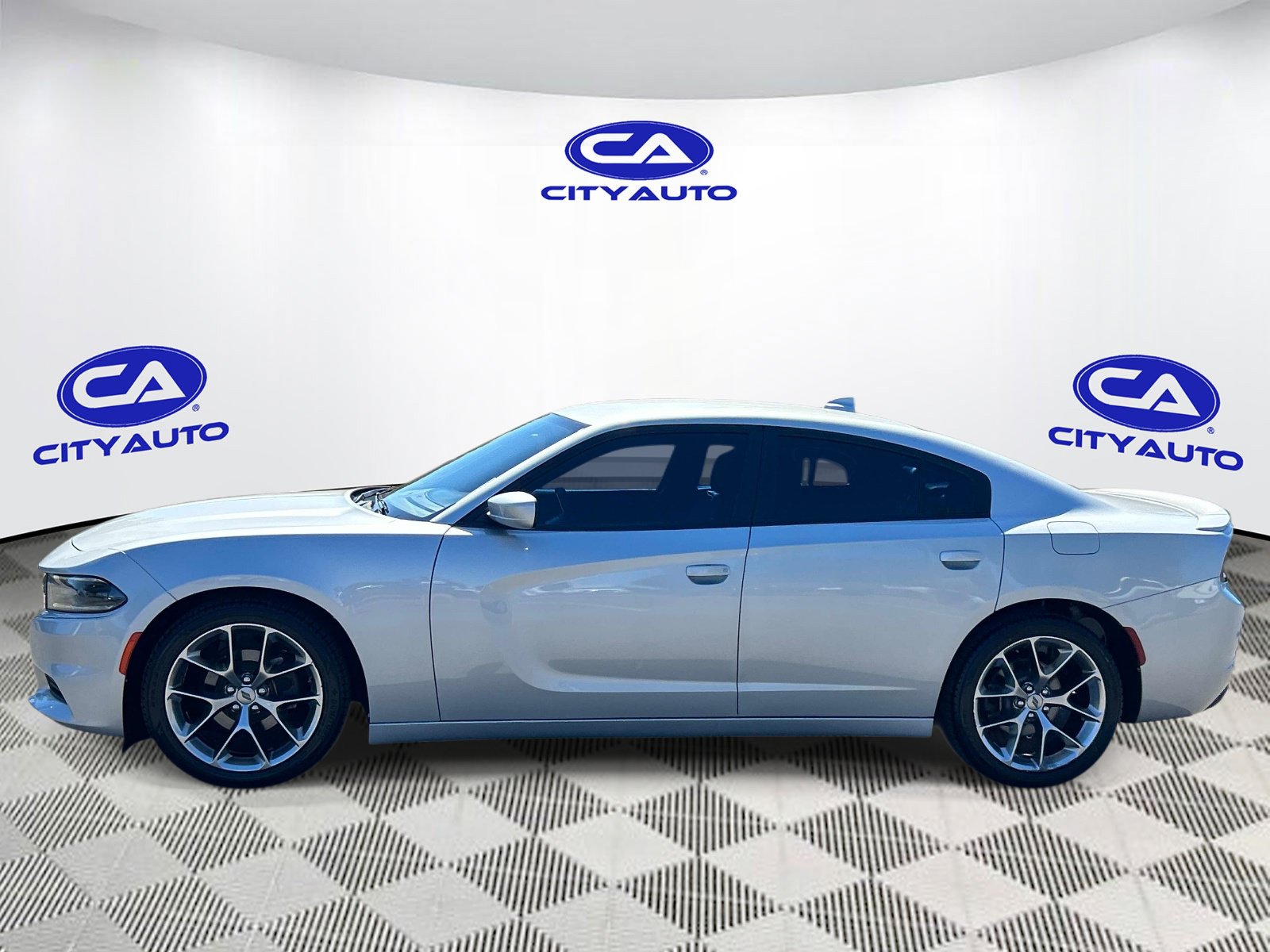 Used 2020 Dodge Charger SXT w/ Plus Group RWD image 7