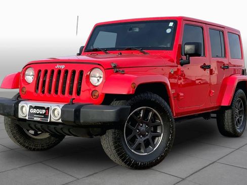 Used 2013 Jeep Wrangler Unlimited Sahara w/ Connectivity Group AWD/4WD image 1