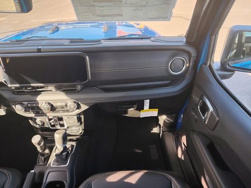 New 2025 Jeep Gladiator Sport w/ Premium Package image 26