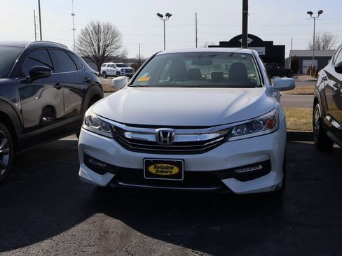 Used 2017 Honda Accord EX-L image 10