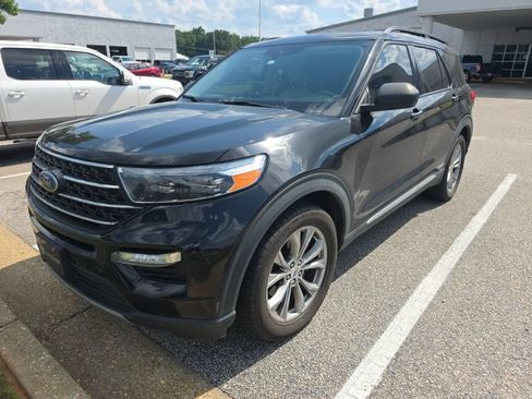 Used 2021 Ford Explorer XLT w/ Equipment Group 202A RWD image 1