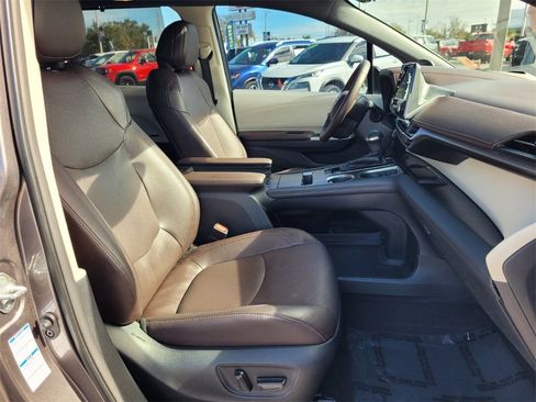 Used 2021 Toyota Sienna Platinum image 23
