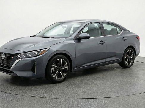 Used 2025 Nissan Sentra SV image 3