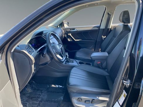 Used 2024 Volkswagen Tiguan SE FWD image 9