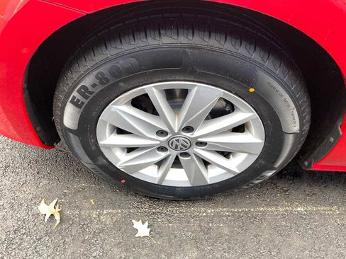 Used 2016 Volkswagen Golf S FWD image 33