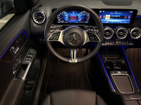 Used 2026 Mercedes-Benz GLB 250 image 13