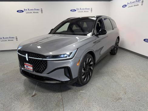 Used 2024 Lincoln Nautilus Reserve w/ Equipment Group 202A image 3