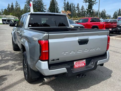 Used 2024 Toyota Tacoma TRD Sport AWD/4WD image 9