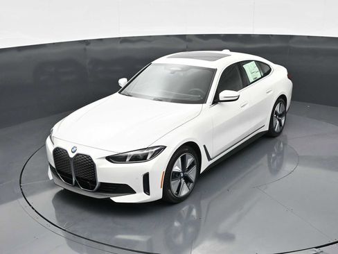 New 2026 BMW i4 eDrive40 w/ Premium Package RWD image 17