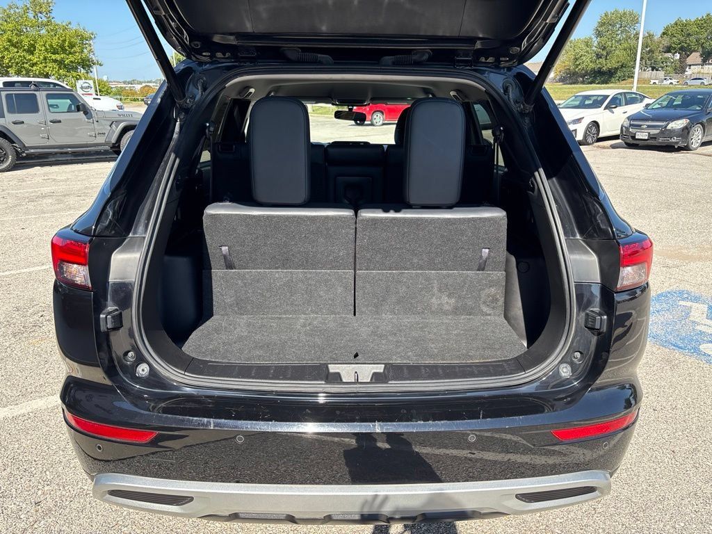 Used 2024 Mitsubishi Outlander SE AWD/4WD image 11