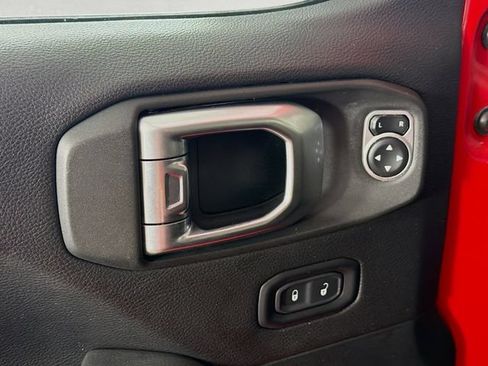 Used 2019 Jeep Wrangler Unlimited Sahara AWD/4WD image 21