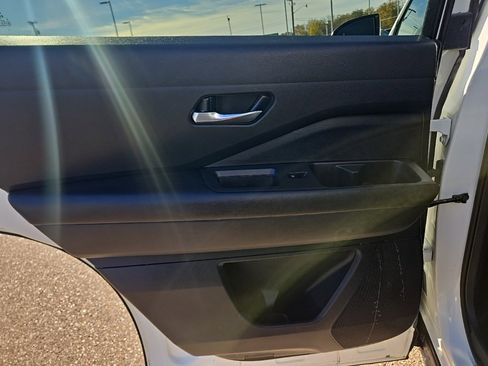 Used 2022 Nissan Pathfinder SV w/ SV Black Package image 31