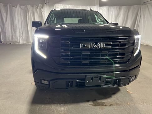 Used 2024 GMC Sierra 1500 Elevation AWD/4WD image 2