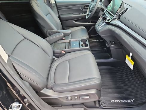 Certified 2026 Honda Odyssey EX-L image 13