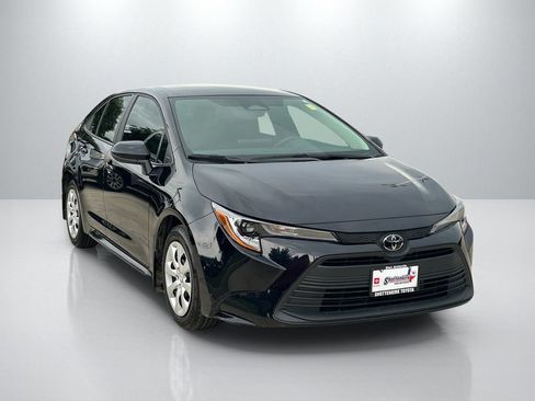 Used 2025 Toyota Corolla LE FWD image 3