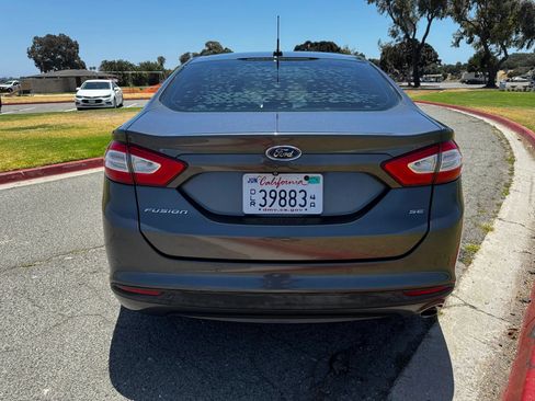 Used 2016 Ford Fusion SE FWD image 4