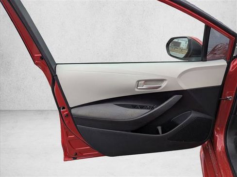 Used 2021 Toyota Corolla LE FWD image 21