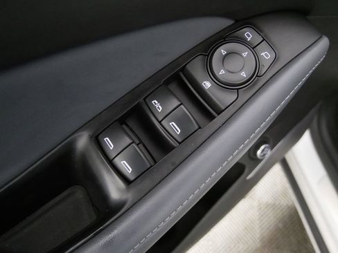 Used 2021 Buick Enclave Essence image 13