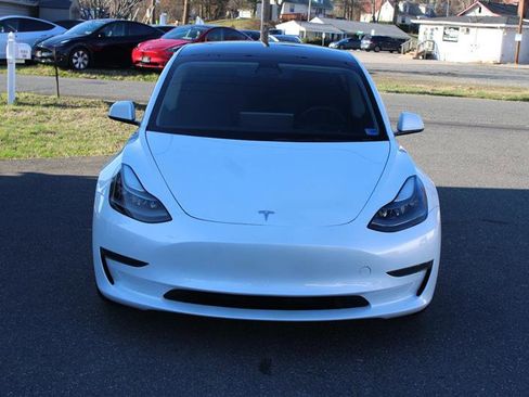 Used 2023 Tesla Model 3 Standard Range RWD image 3