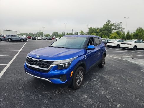 Used 2021 Kia Seltos LX AWD/4WD image 2