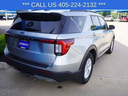 Used 2025 Ford Explorer Active w/ Active Comfort Package RWD image 10