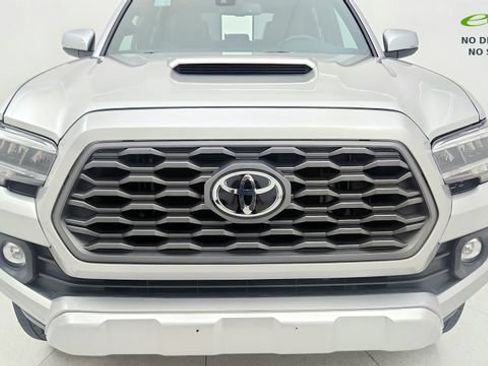 Used 2022 Toyota Tacoma TRD Sport w/ Technology Package AWD/4WD image 16