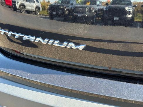 Used 2024 Ford Edge Titanium image 6