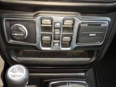 Used 2020 Jeep Wrangler Unlimited Sahara w/ Uconnect 4C Nav & Sound Group image 18