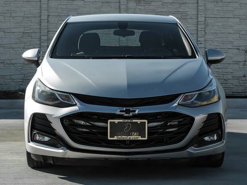 Used 2019 Chevrolet Cruze LT w/ Convenience Package FWD image 5