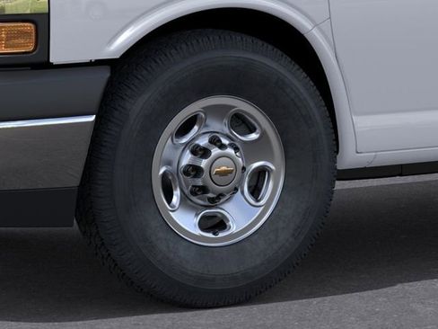 New 2026 Chevrolet Express 3500 RWD image 9