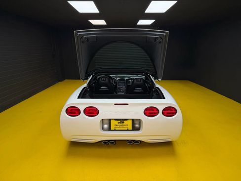 Used 2002 Chevrolet Corvette Coupe w/ Preferred Equipment Group2 image 11