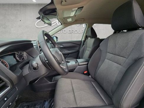 Used 2025 Nissan Rogue SV FWD image 19