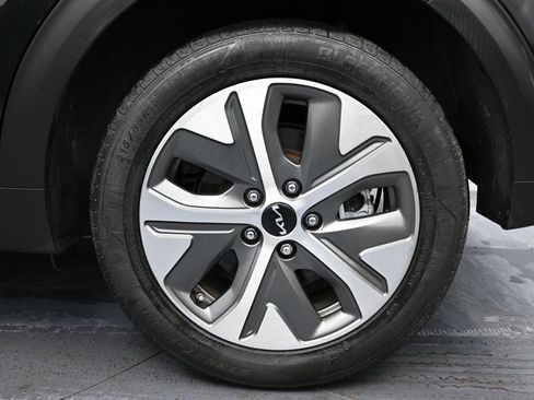 Used 2022 Kia Niro EX w/ Cold Weather Package image 12