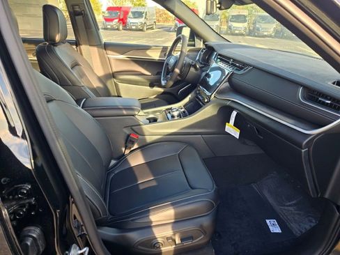 New 2025 Jeep Grand Cherokee Limited w/ Luxury Tech Group II image 5