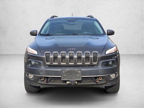 Used 2017 Jeep Cherokee Trailhawk image 2