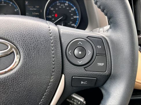 Used 2017 Toyota RAV4 XLE AWD/4WD image 25