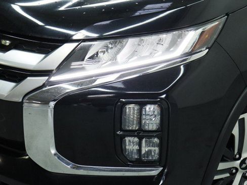 Used 2020 Mitsubishi Outlander Sport SE FWD image 2