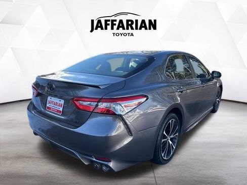 Certified 2018 Toyota Camry SE image 6