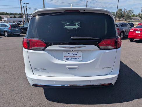 Used 2019 Chrysler Pacifica Limited FWD image 5