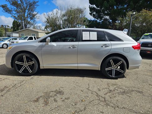 Used 2011 Toyota Venza w/ Premium Pkg #2 image 2