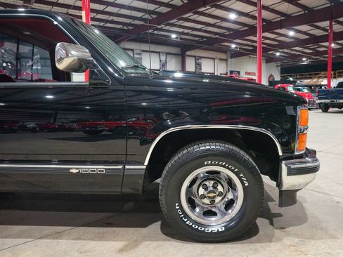 Used 1990 Chevrolet Silverado 1500 2WD Regular Cab image 11
