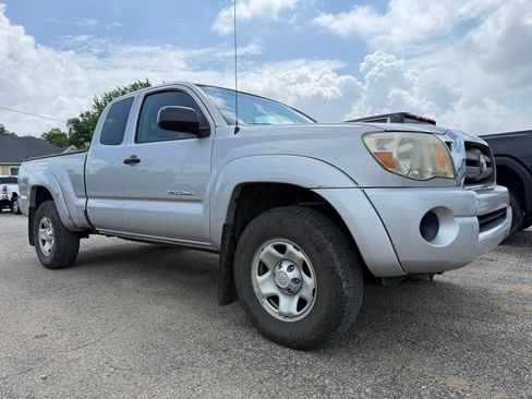 Used 2010 Toyota Tacoma 4x4 Access Cab w/ SR5 Pkg #2 image 8